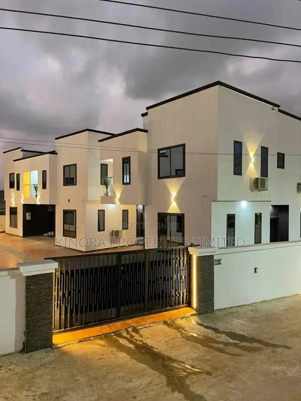 3bdrm Townhouse/Terrace in Nanakrom, School Junction for sale · Photo 1
