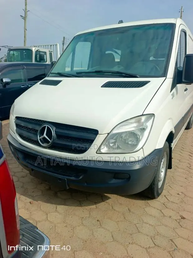Mercedes-Benz Sprinter 2012 White · Photo 1