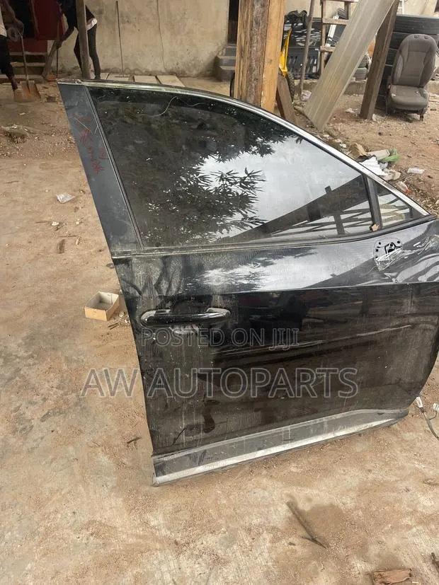 Toyota Rav4 2019-2025 Door Front Right · Photo 1