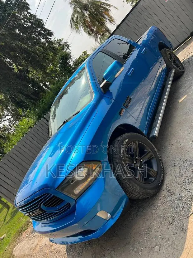 Dodge RAM 2018 Blue · Photo 1