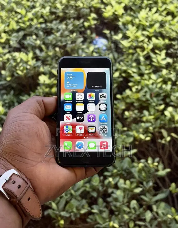 Apple iPhone 7 128 GB Black · Photo 1