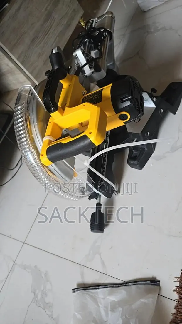Aluminium Cutting Machine · Photo 1