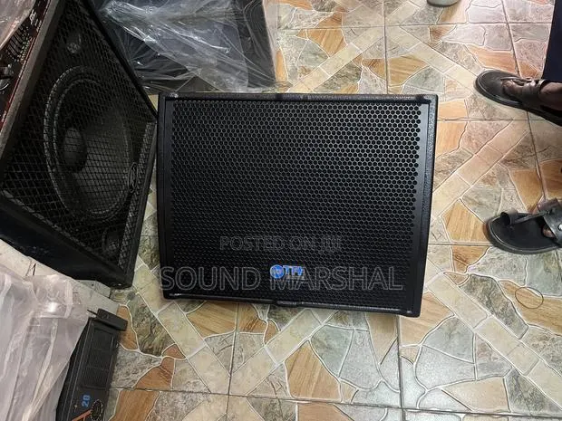 RCF Active Stage Monitor Tt+ · Photo 1
