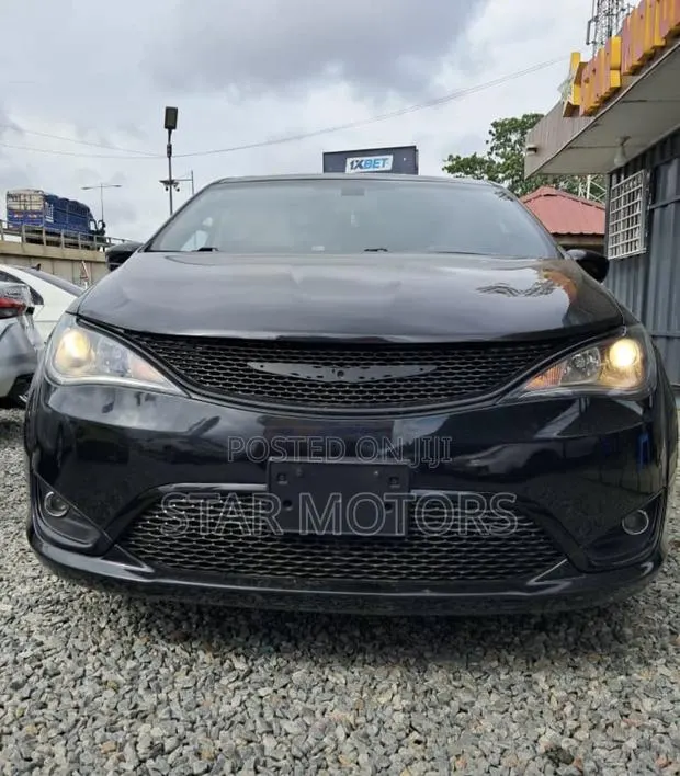 Chrysler Pacifica 2021 Black · Photo 1