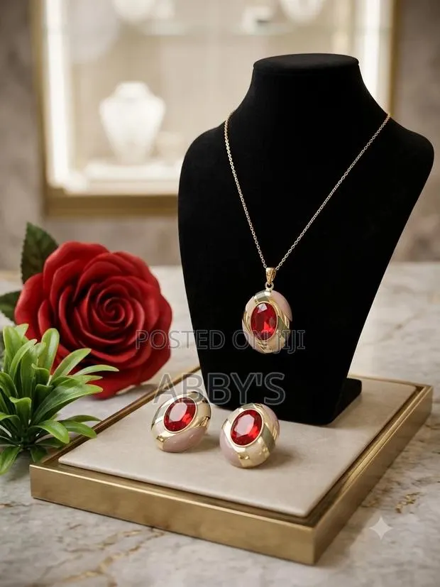 The Empress Ruby Set/Necklace With Earrings · Photo 1