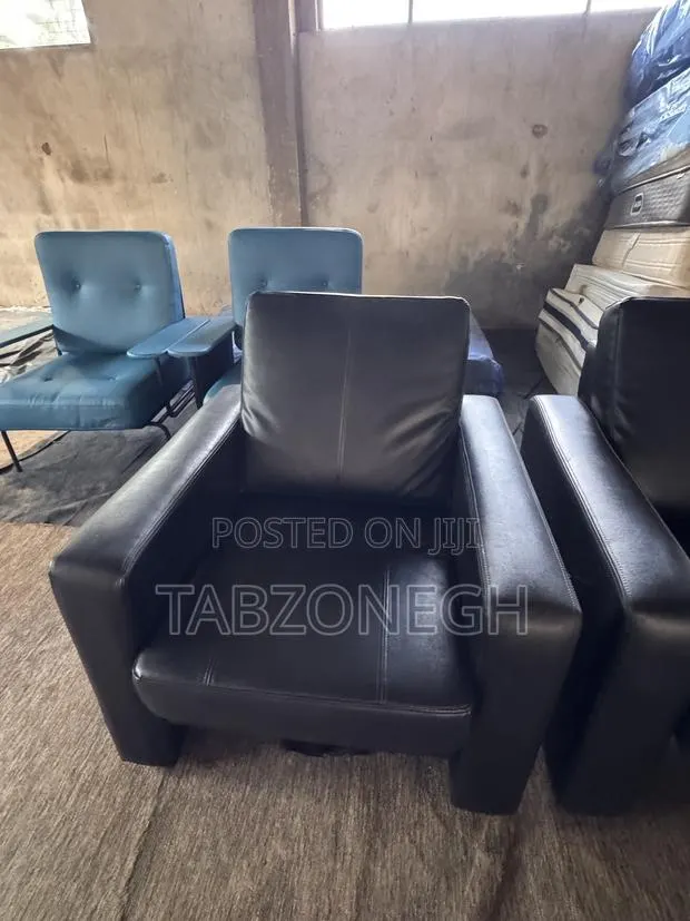 Executive Leather Sofa · Photo 1