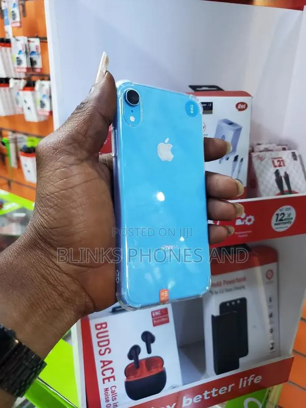 Apple iPhone XR 64 GB Blue · Photo 1