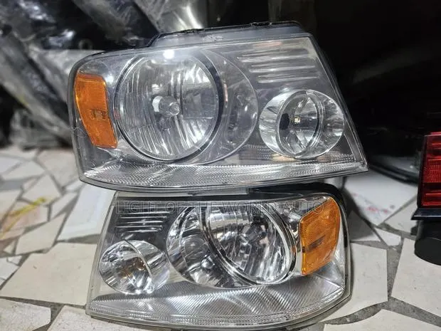 Ford F150 Headlight 2008-2010 · Photo 1