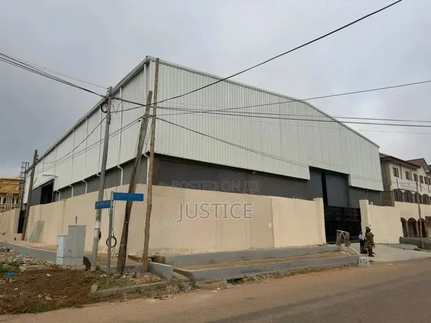 1300 Square Meter Warehouse Kisseman · Photo 1