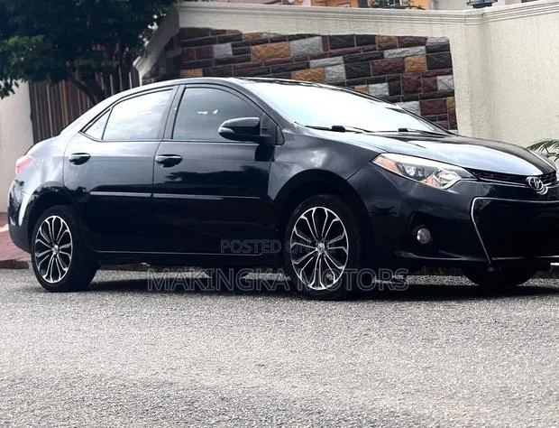 Toyota Corolla SE Special Edition 4dr Sedan (1.8L 4cyl CVT) 2017 Red · Photo 1