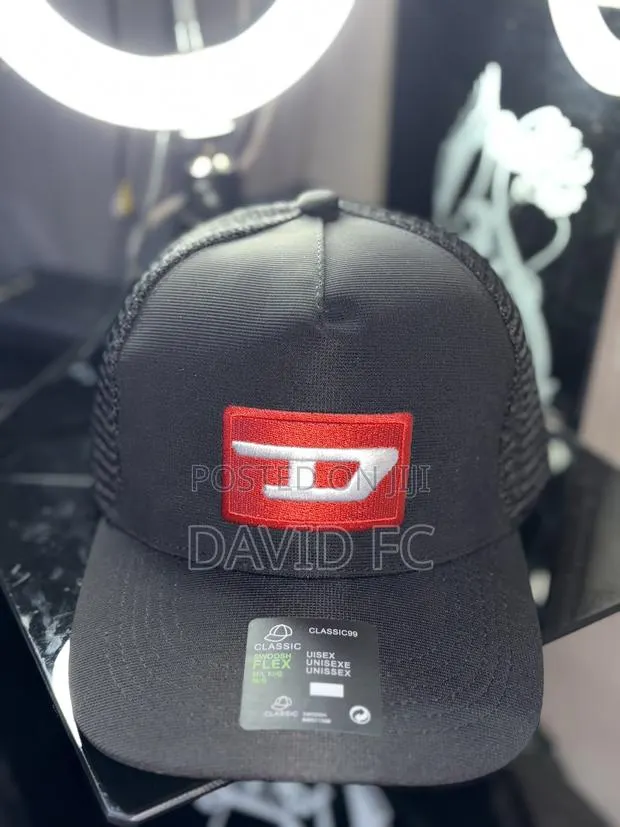 Black Trucker Baseball Cap · Photo 1