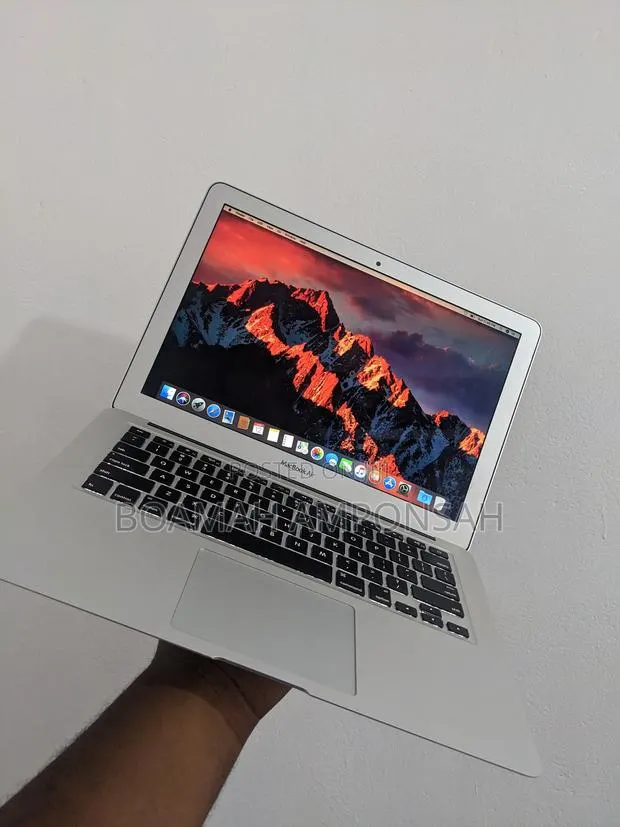 Laptop Apple MacBook Air 2015 8GB Intel SSD 128GB · Photo 1