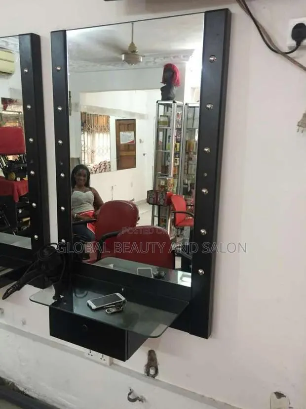 Salon and Barbering Mirrors · Photo 1