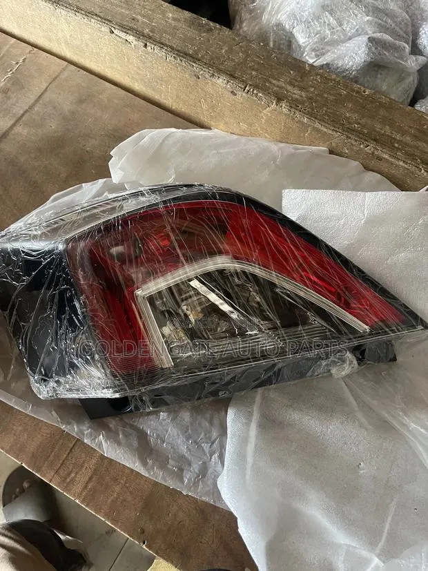 Honda Civic 20 Hatch Back Tail Light · Photo 1