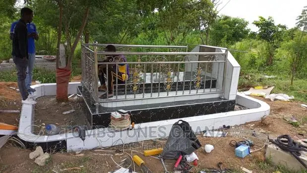 Silver Stainless Steel Balustrade for Tombstone · Photo 1