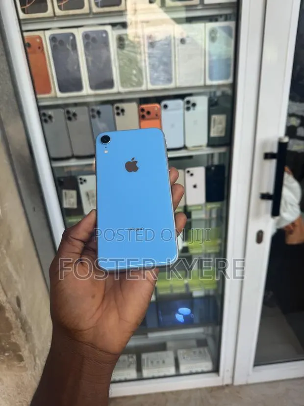 New Apple iPhone XR 64 GB Blue · Photo 1
