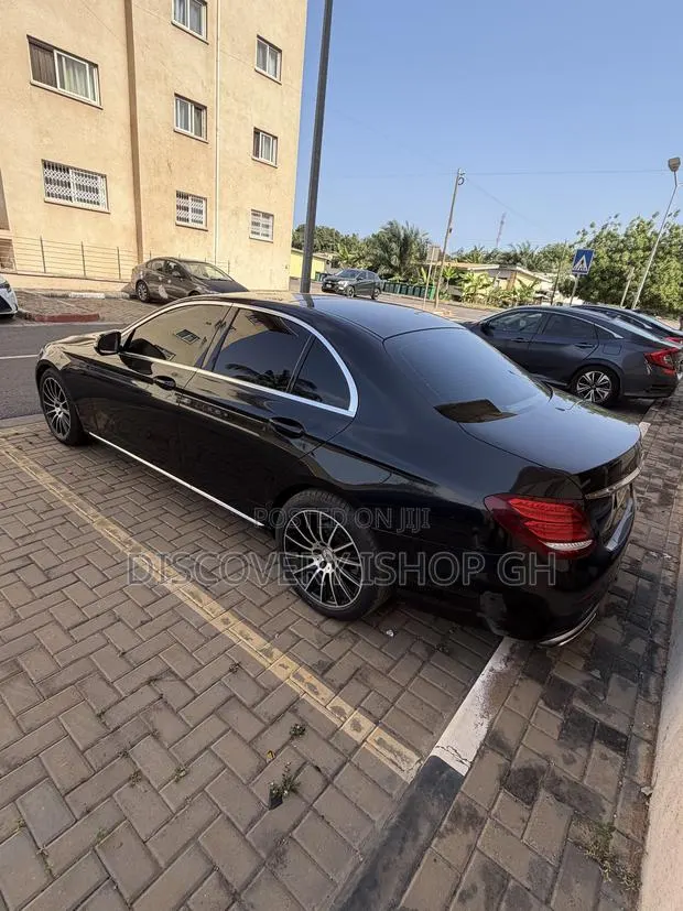 Mercedes-Benz E200 2019 Black · Photo 1