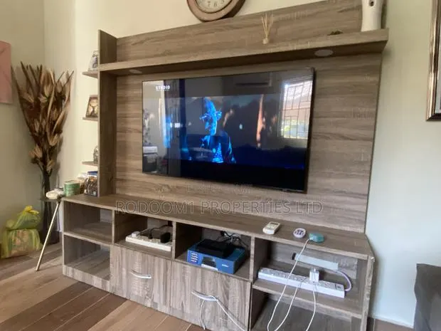 TV Console Unit · Photo 1