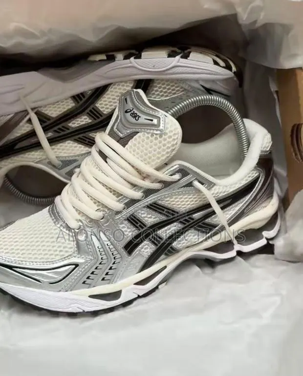 Asics Gel Kanayo 14 Metallic Silver · Photo 1