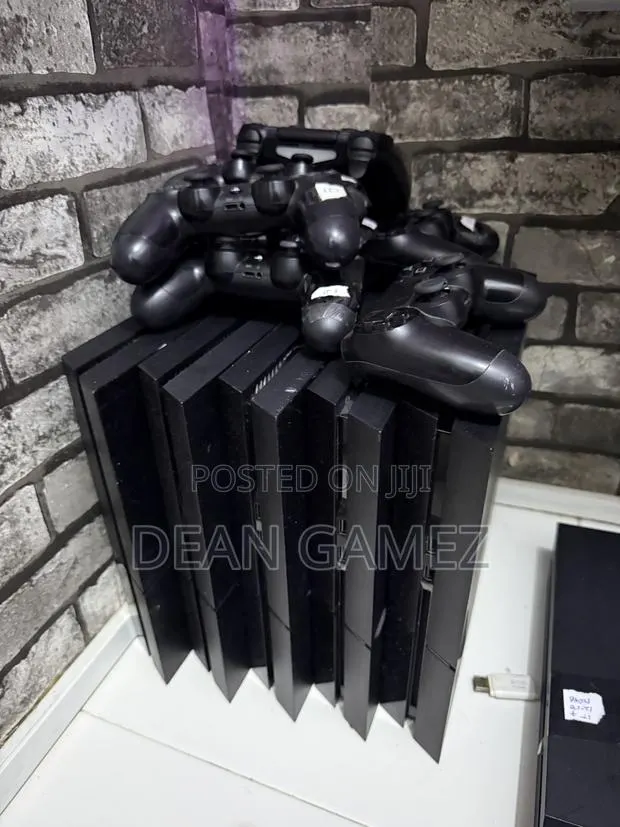 New Ps4 With All Accessories and Any Game of Your Choice · Photo 1