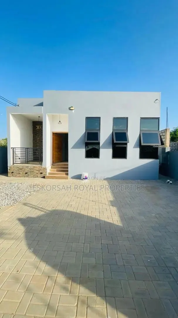 3bdrm House in Odumase, Police Station for sale · Photo 3