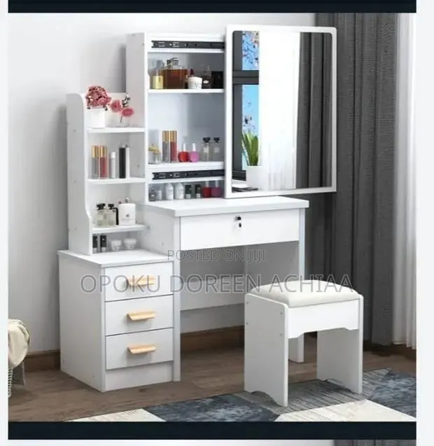 Dressing Mirror With Chair · Photo 1