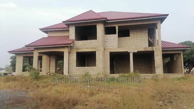 5 Bedrooms House for Sale Tema Metropolitan · Photo 1