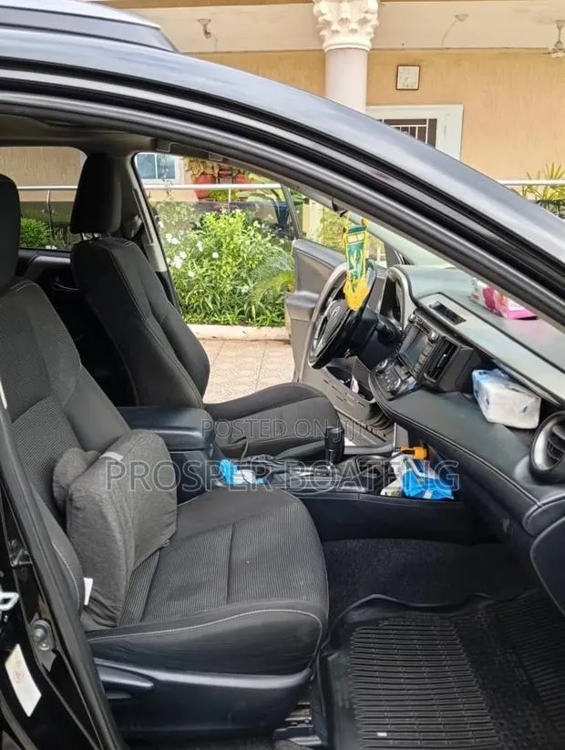 Toyota RAV4 2018 Black · Photo 1