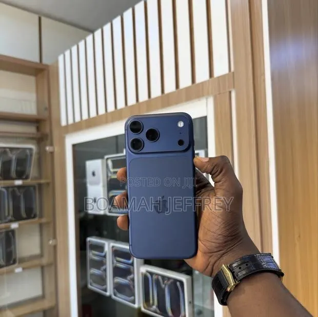 Apple iPhone 17 Pro Max 256 GB Blue · Photo 1