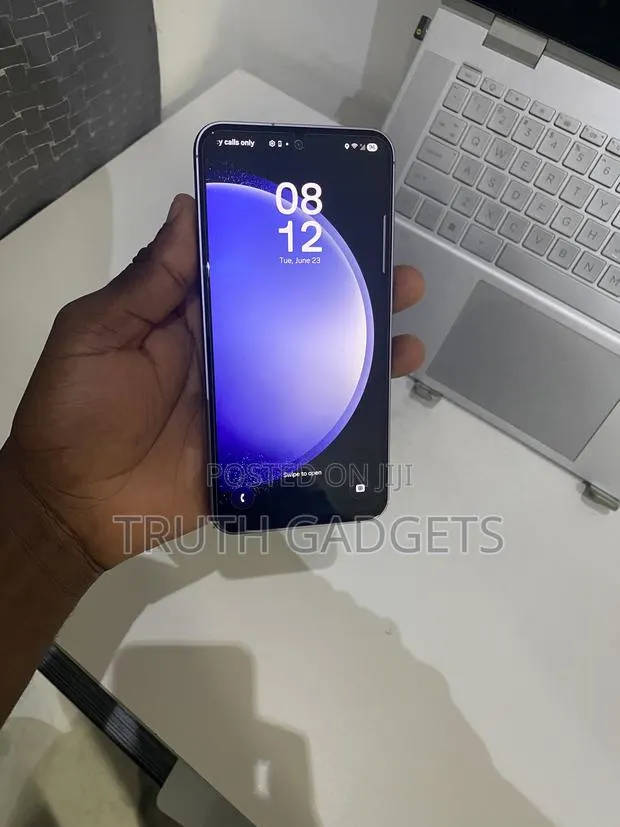 New Samsung Galaxy S23 FE 128 GB Gray · Photo 1