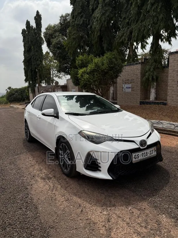 Toyota Corolla 2017 White · Photo 1