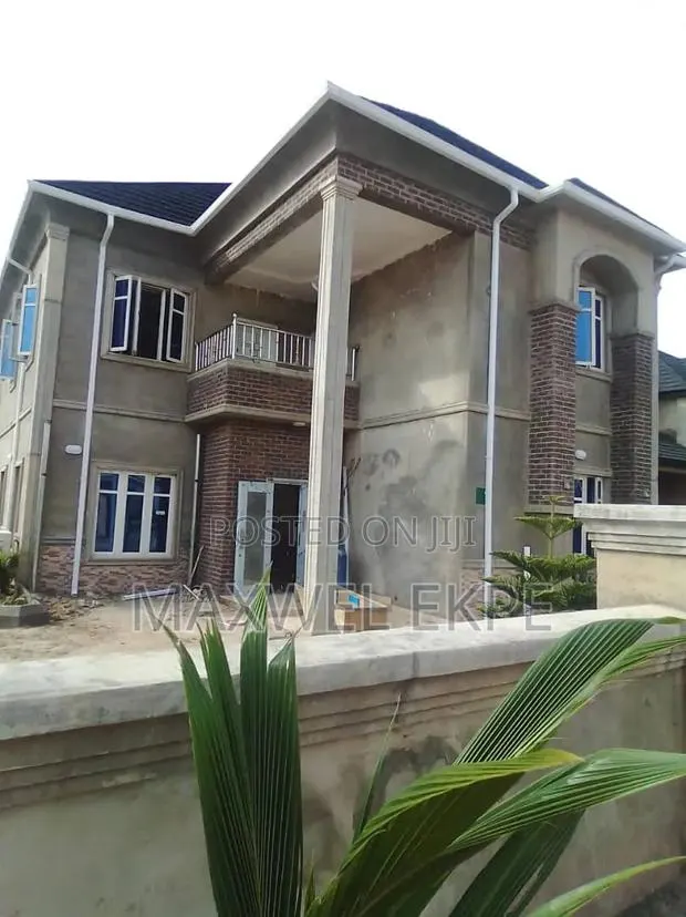 Heavy Duty PVC Rain Gutter · Photo 1