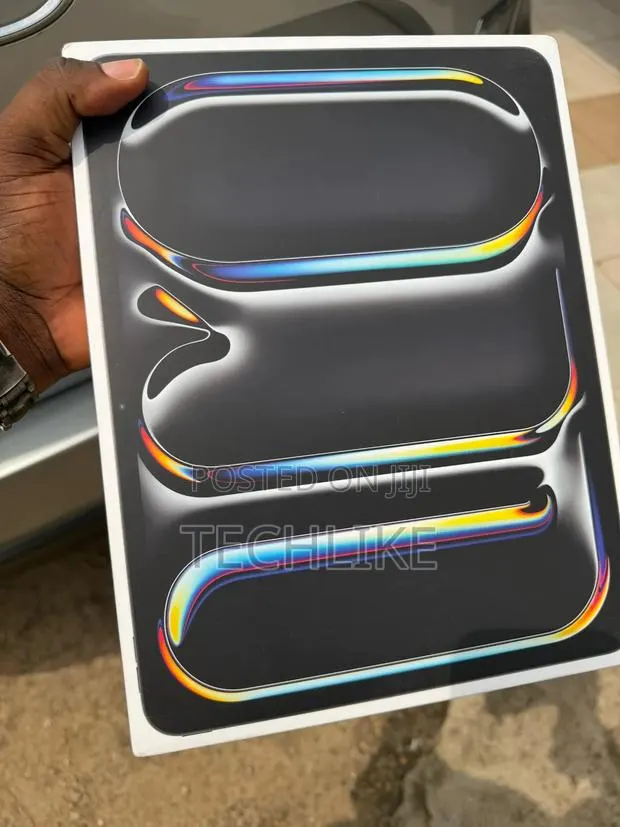 New Apple iPad Pro 13 (2025) 256 GB Black · Photo 1