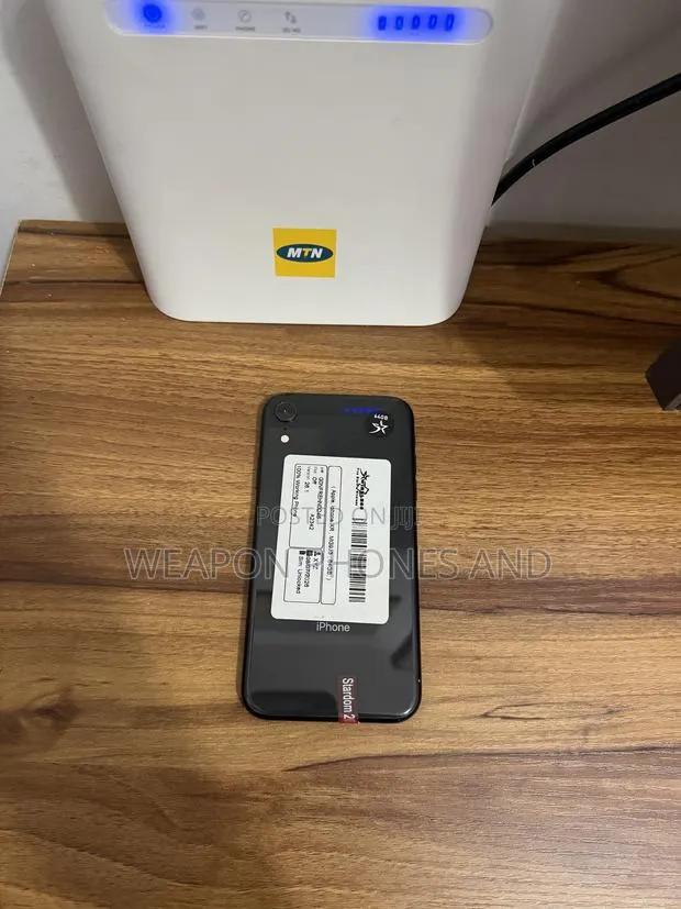 New Apple iPhone XR 64 GB Black · Photo 1