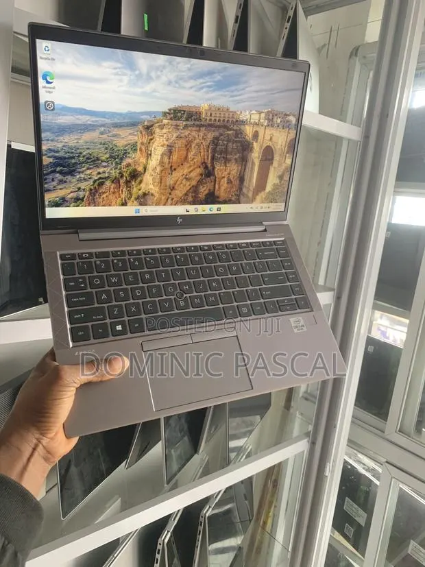 Laptop HP ZBook Firefly 14 G7 32GB Intel Core i7 SSD 1T · Photo 1