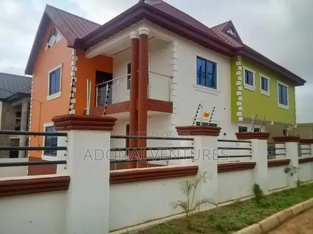 5bdrm House in Kronum Abuahia, Kumasi Metropolitan for sale · Photo 1