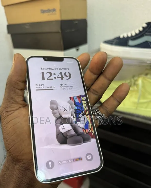 Apple iPhone 13 128 GB White · Photo 1