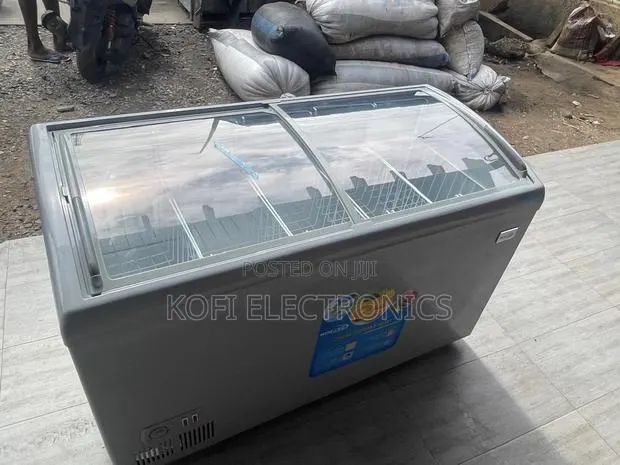 Delron 258l Frosteclipse Hyper-Vision Merchandising Vault · Photo 1
