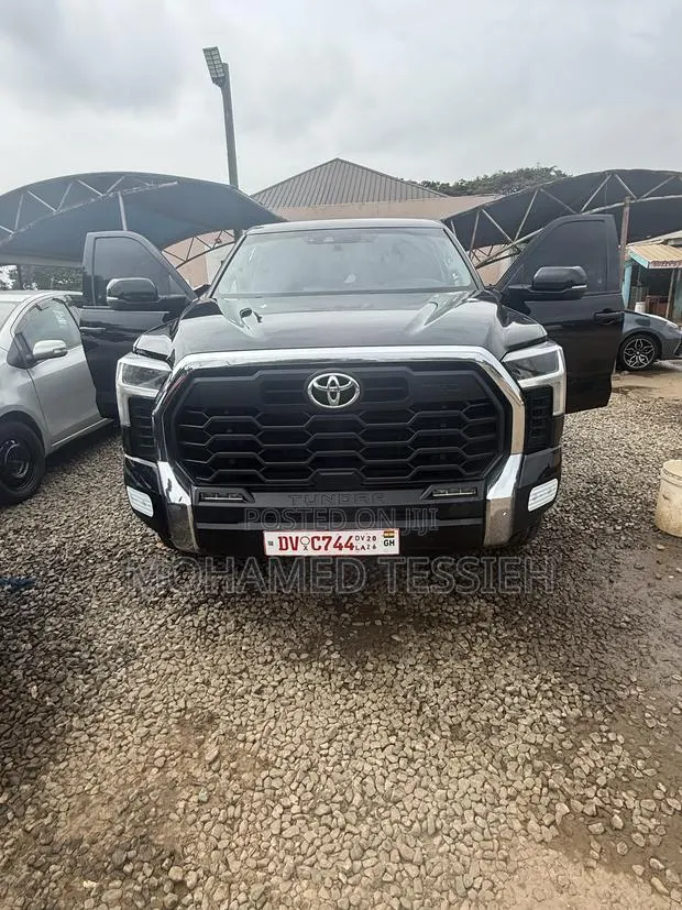 Toyota Tundra SR5 CrewMax 6.5' Bed 2024 Black · Photo 1