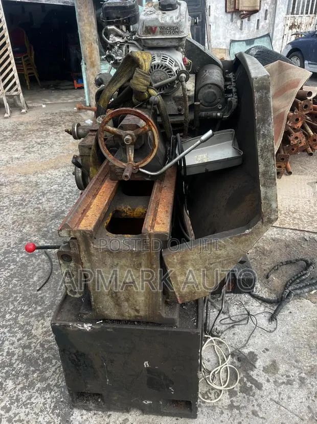 Industrial Heavy Duty Lathe Machine · Photo 1