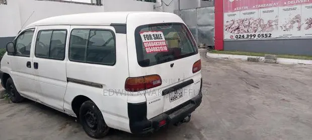 Mitsubishi L300 1999 White · Photo 1