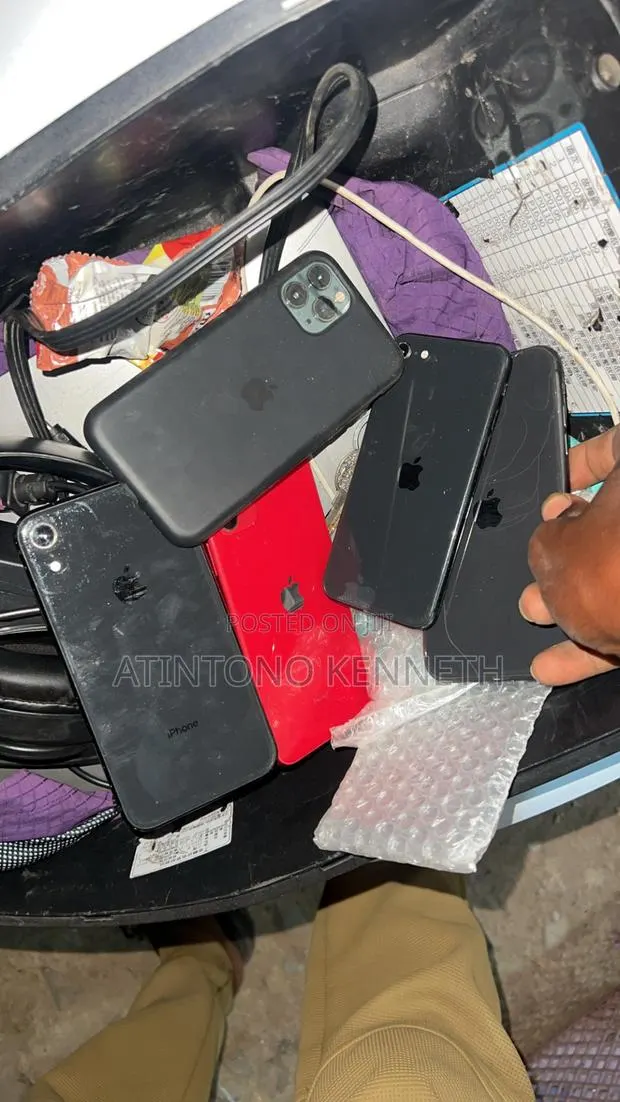 Apple iPhone 11 256 GB Red · Photo 1