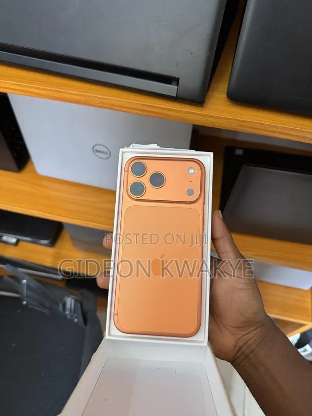 New Apple iPhone 17 Pro Max 256 GB Orange · Photo 1