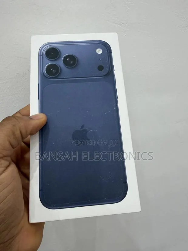 New Apple iPhone 17 Pro Max 512 GB Blue · Photo 1