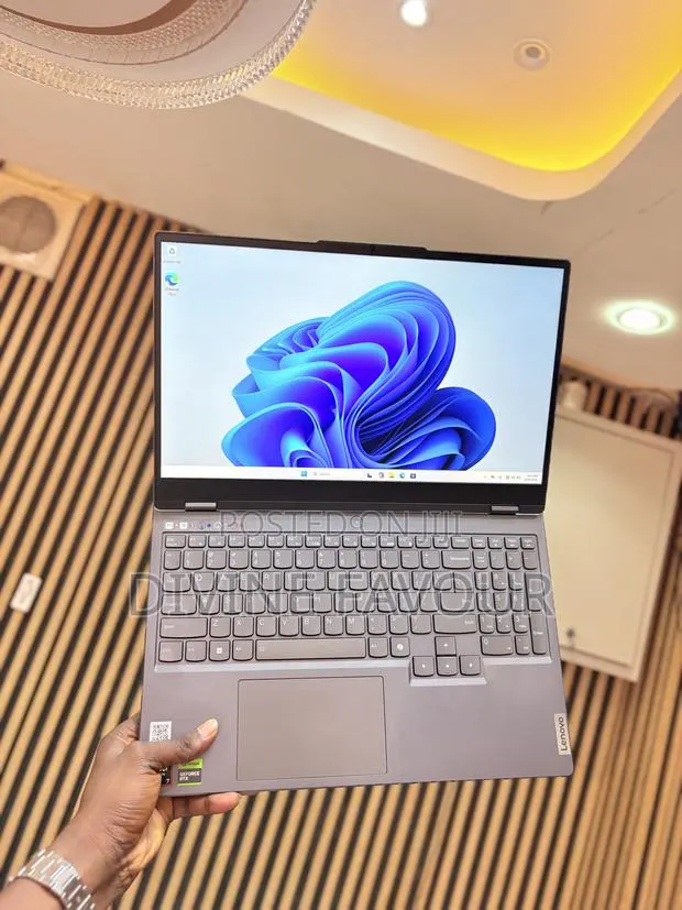 New Laptop Lenovo Legion 7 16GB AMD Ryzen 7 SSD 512GB · Photo 1
