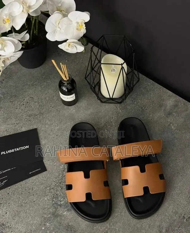 Luxurious Unisex Slippers 46892 · Photo 1