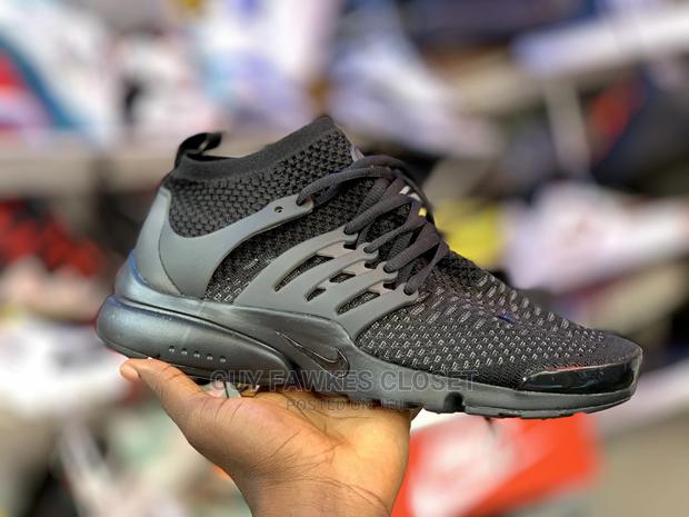 Nike Presto Triple Black · Photo 2