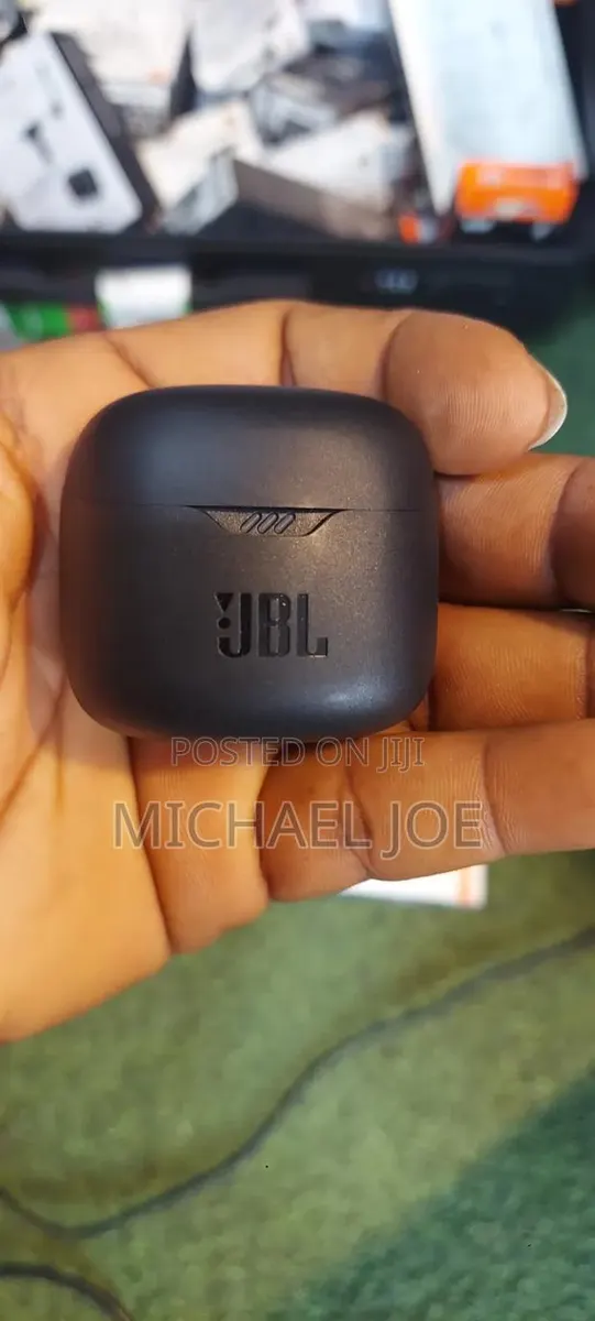 JBL Tune Flex Earbud · Photo 1
