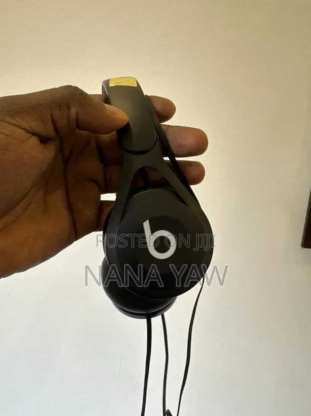 Beats by Dre EP Wired on-Ear Headphones · Photo 1