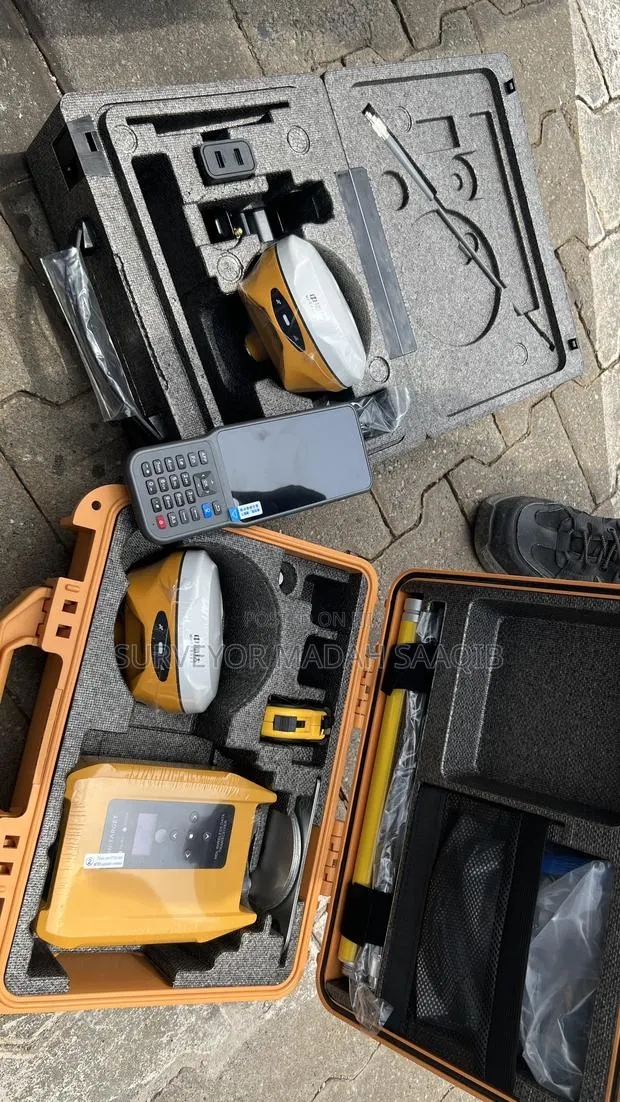 Hi Target V300 RTK Full Set Survey Instrument · Photo 5